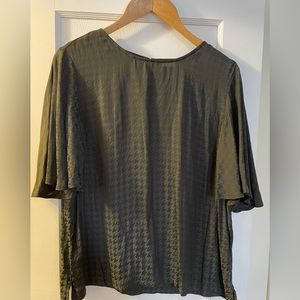 Short sleeve black blouse